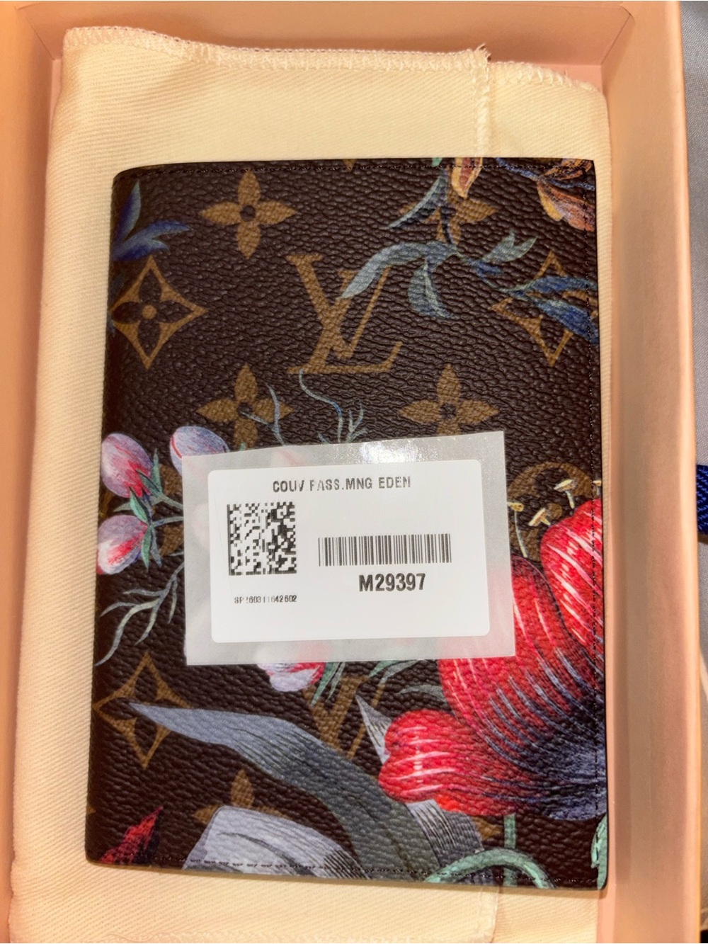 Louis Vuitton Monogram Eden Collection Floral Passport Cover - Picture 6 of 6